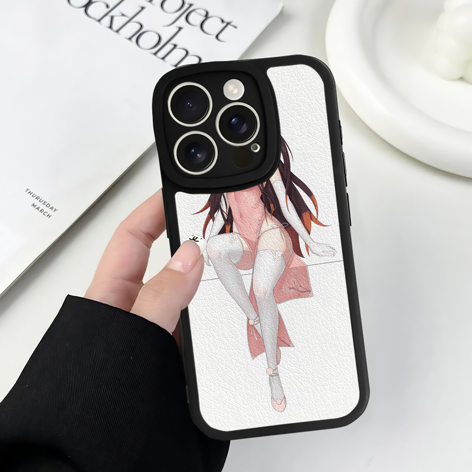 （画像用） 鬼滅の刃（きめつのやいば）竈門 禰󠄀豆子／かまど ねずこ Kamado Nezuko 【iPhone 16シリーズ対応】シリコンスマホケース（レザー調） 材質：シリコン
